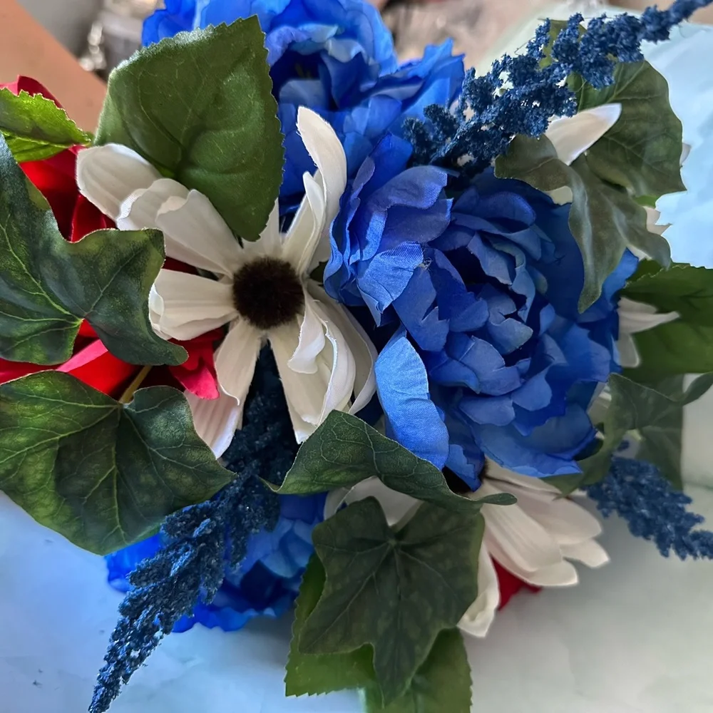 NWT Large Blue & White Artificial Floral Big Cone Arrangement with Striped Bow